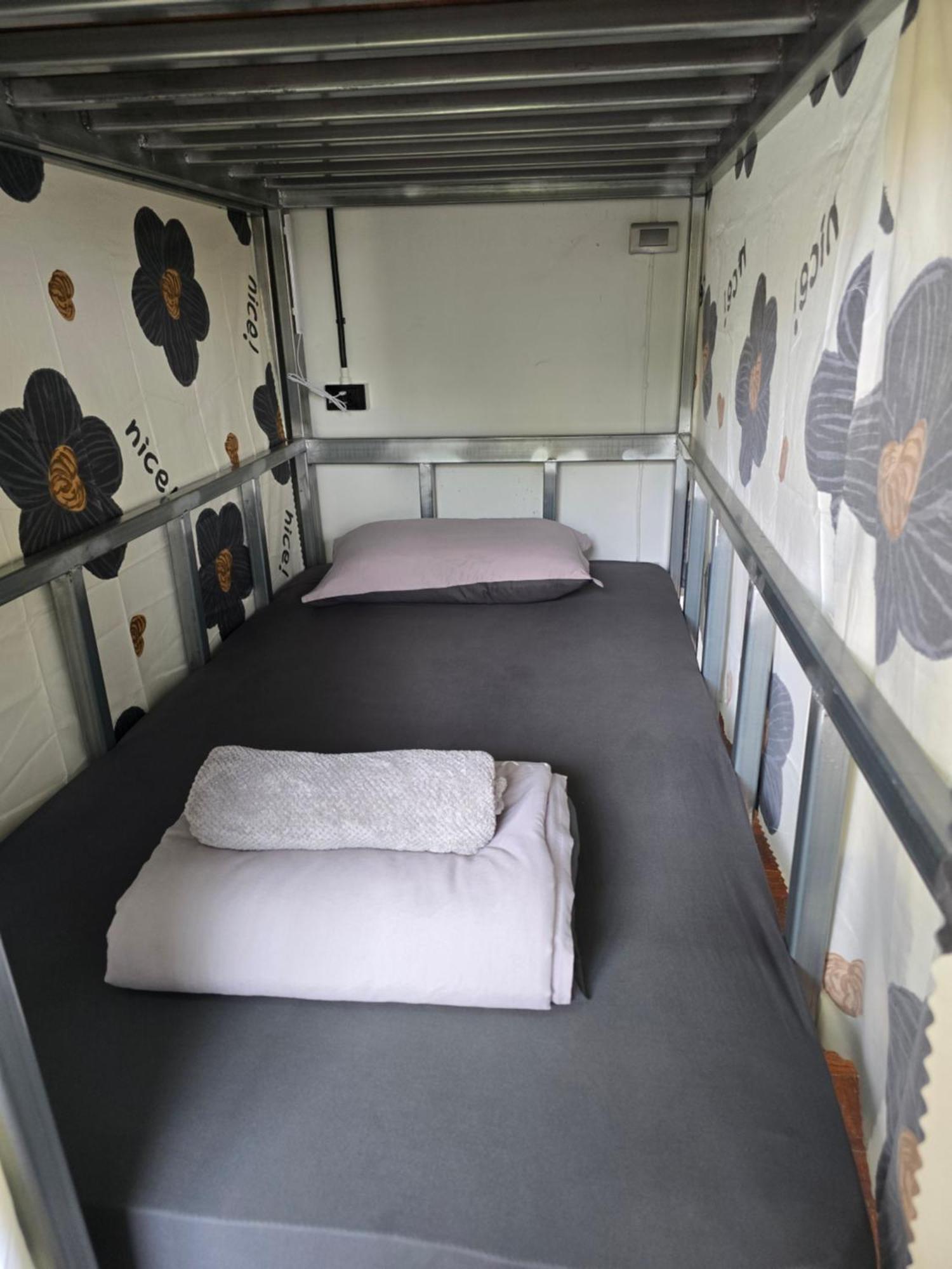 Panda Lodge Home Stay Bangkok Exteriör bild