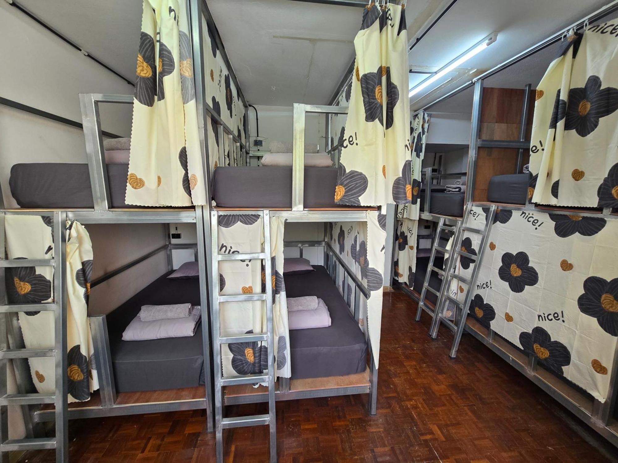 Panda Lodge Home Stay Bangkok Exteriör bild