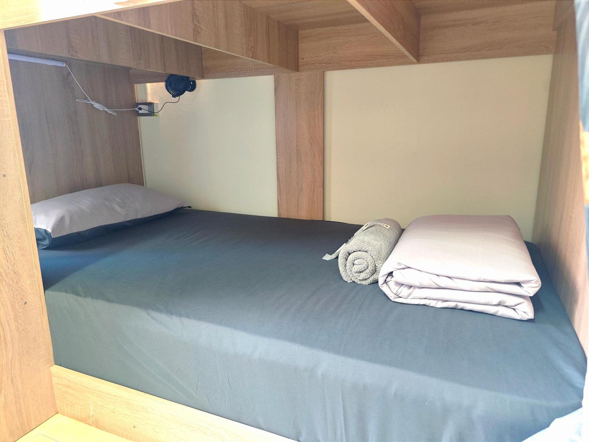 Panda Lodge Home Stay Bangkok Exteriör bild