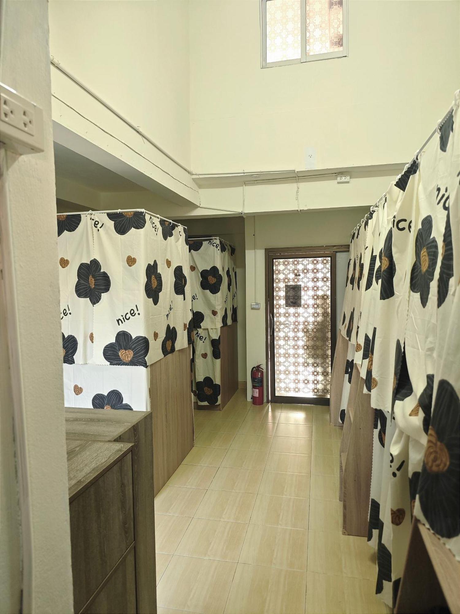 Panda Lodge Home Stay Bangkok Exteriör bild